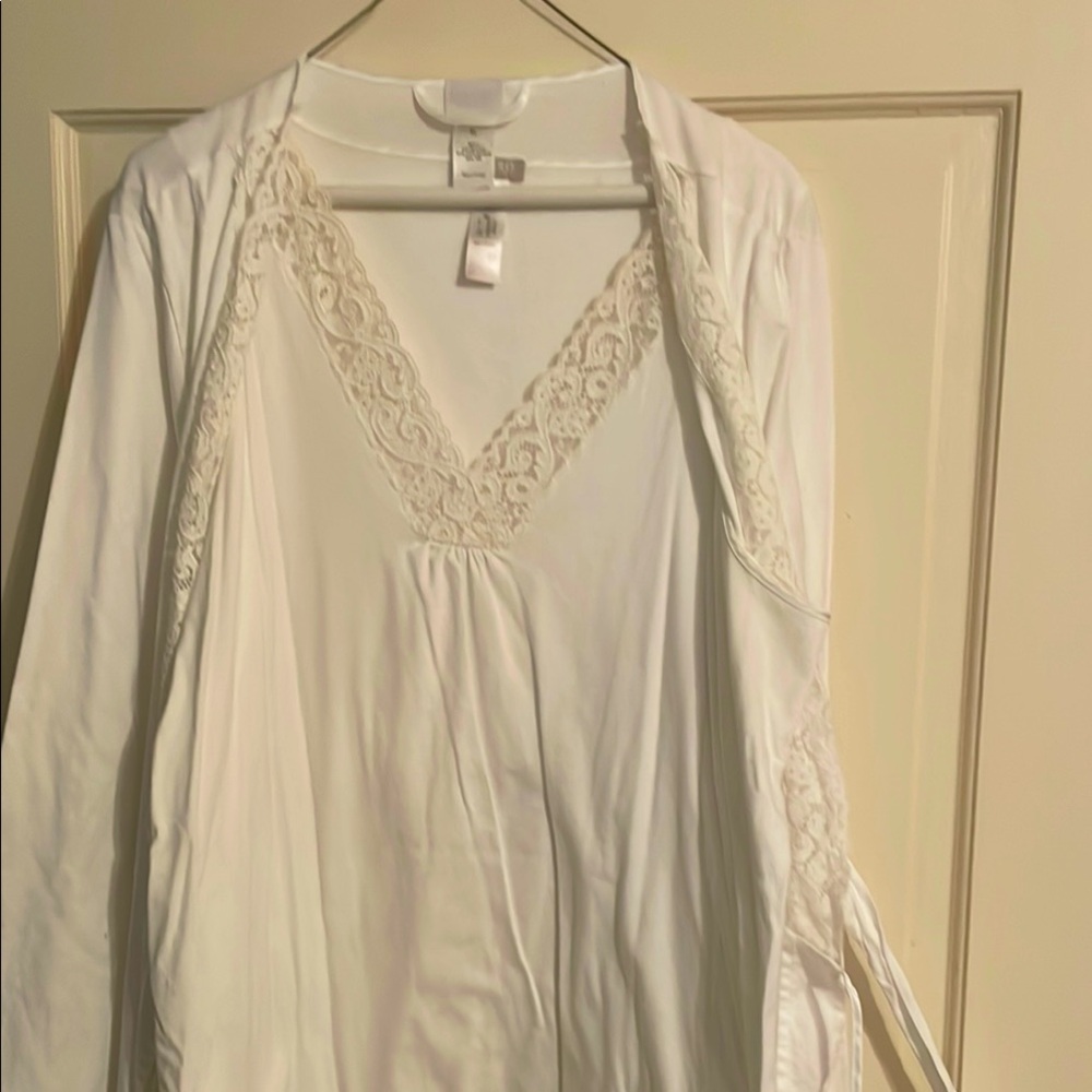 Hanro White Lace Trim Robe Long Sleeves and sleeveless matching gown